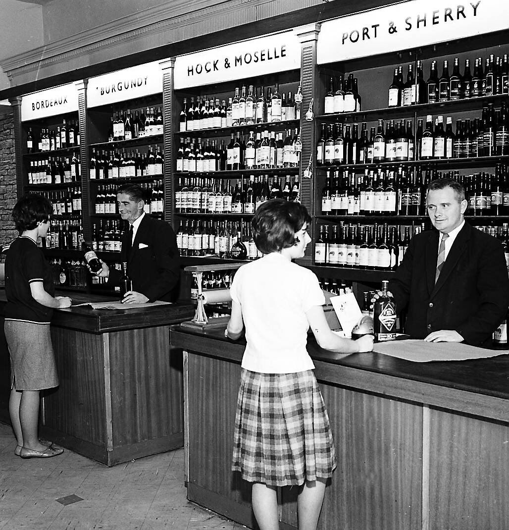 Customers at Woodford Bourne in Cork in 1964 - a Throwback Thursday reader recalls their bonded warehouse down Sheares Street