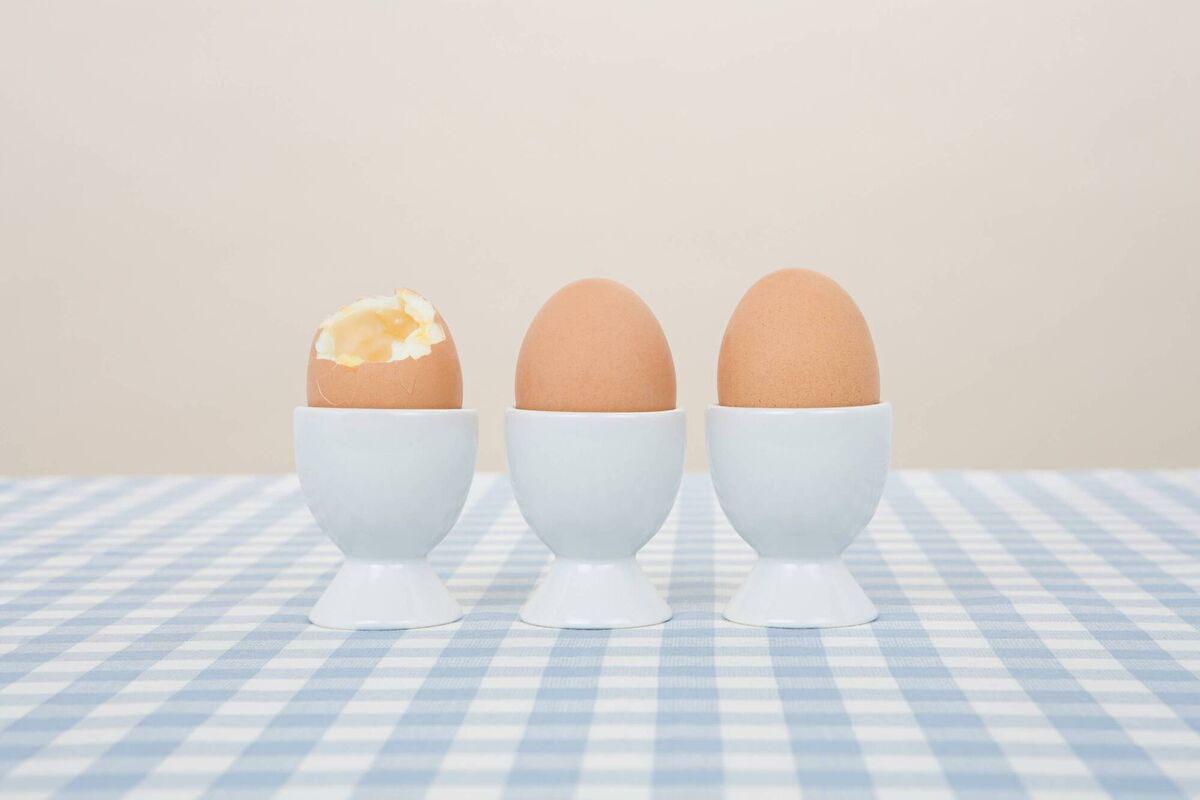 The Healthy Ireland food pyramid recommends that eating up to seven egg yolks per week and any amount of egg whites will not raise cholesterol levels in healthy adults.