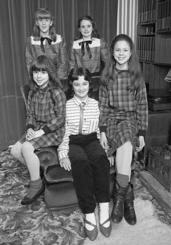 Ballincollig’s Victoria Maher, Aine Whelan, Susan Maher, Audrey Worsley, and Michelle McAdoo wrote and sang a Cork 800 song.