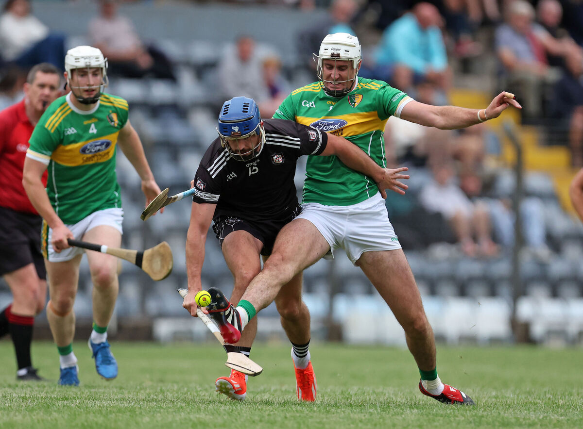  Patrick White of Midleton tussles with Tim O'Mahony of Newtownshandrum. Picture: Jim Coughlan