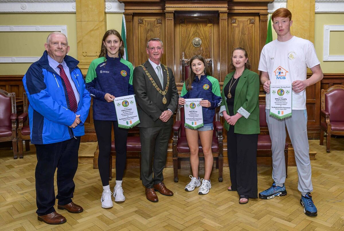 Cork Boxing Awards, Cork City Hall: Lord Mayor Fergal Dennehy, Lady Mayoress Karen Brennan and President of the Cork County Boxing Board Michael O’Brien with boxers and Irish team members Claire McCarthy, Abby Murray and William Heaphy ahead of their trip to an tournament in Florida. Picture: Doug Minihane