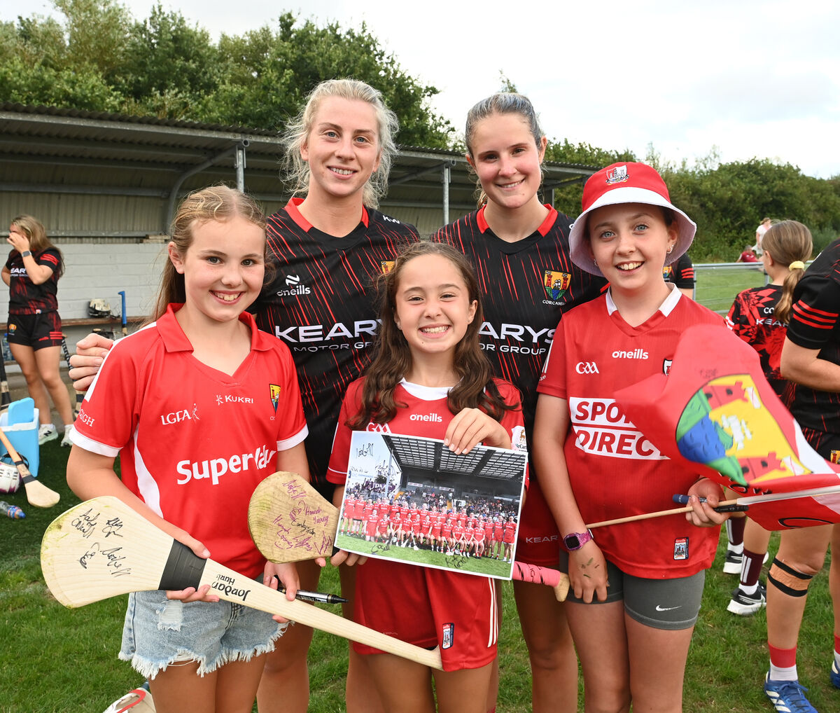  Cork camogie players Kate Walsh and Ciara O'Sullivan with Elizabeth Bowles, Moya Hennessy and Caoimhe McCarthy from Enniskeane. Picture: Larry Cummins