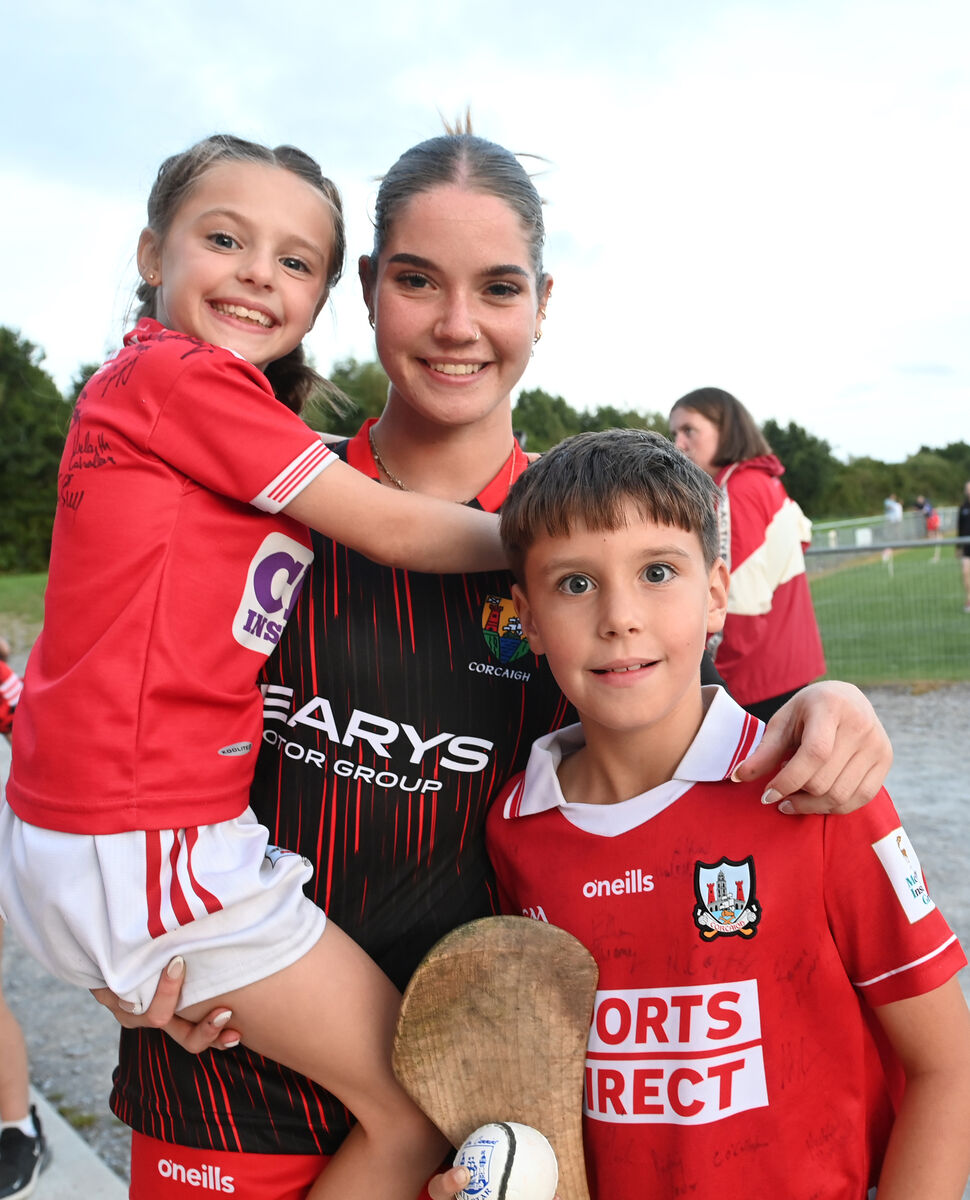 Aoife O'Neill, St Finbarr's, with young supporters Robyn and Charlie Doolin. Picture: Larry Cummins
