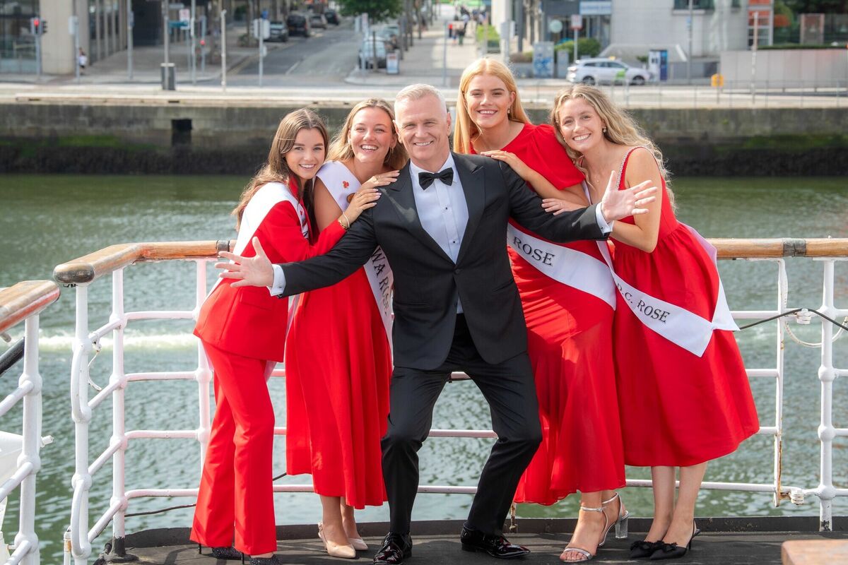 Dáithí Ó Sé with Meath Rose Ella Bannon, Ottawa Rose Rachel Hoare, Cork Rose Nancy Lehane and Washington D.C. Rose Soracha McGrath. 