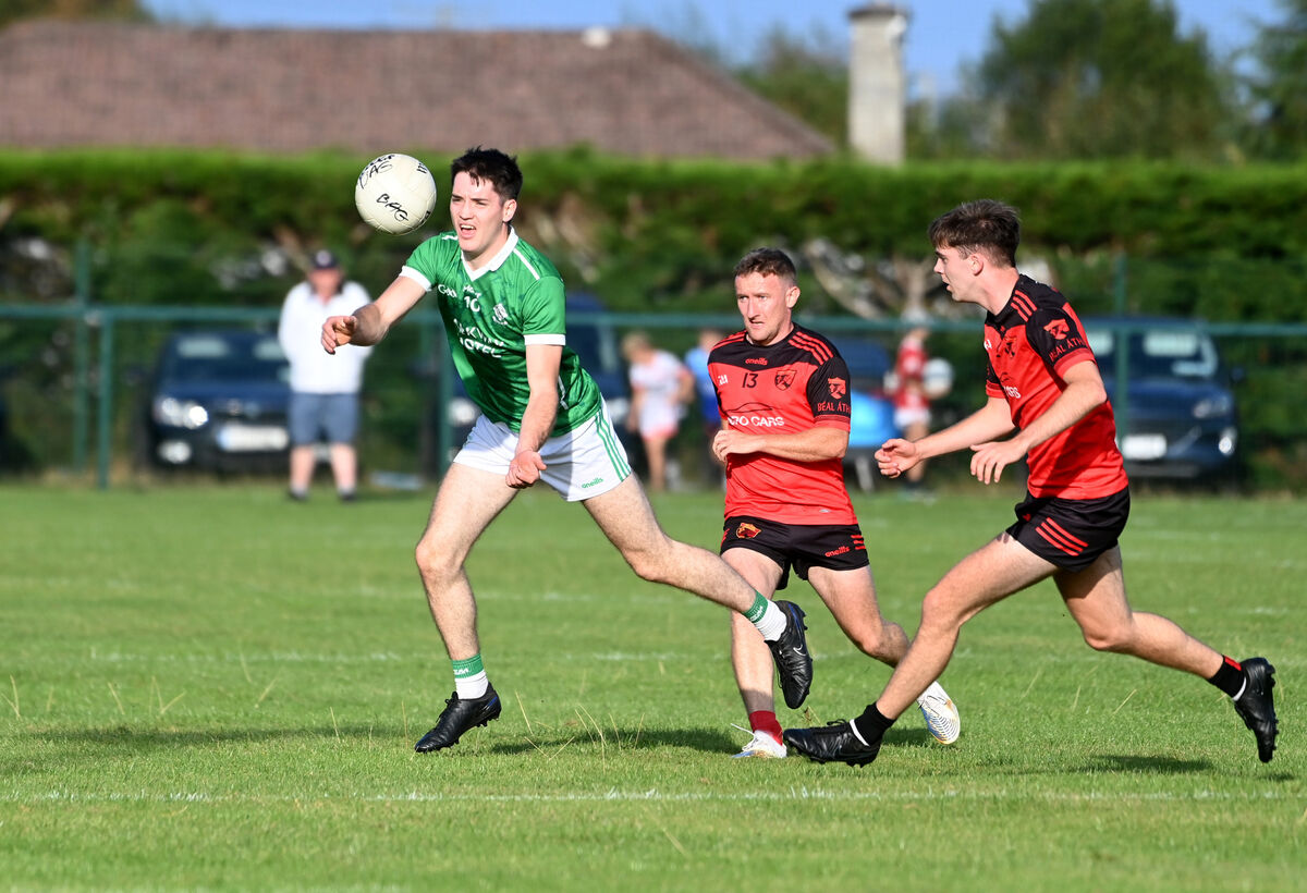 Adam O'Donovan of Dohenys gets a pass away. Picture: Larry Cummins Adam O'Donovan of Dohenys gets a pass away. Picture: Larry Cummins