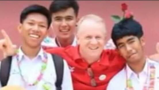 Cork man Niall Quinlan with students at Phuket, Thailand Cork man Niall Quinlan with students at Phuket, Thailand