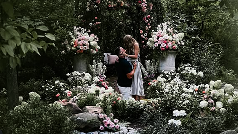 Taylor Swift announces engagement to NFL player Travis Kelce Taylor Swift announces engagement to NFL player Travis Kelce