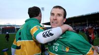 Ben O'Connor congratulates Sean O'Riordan 29/11/2009