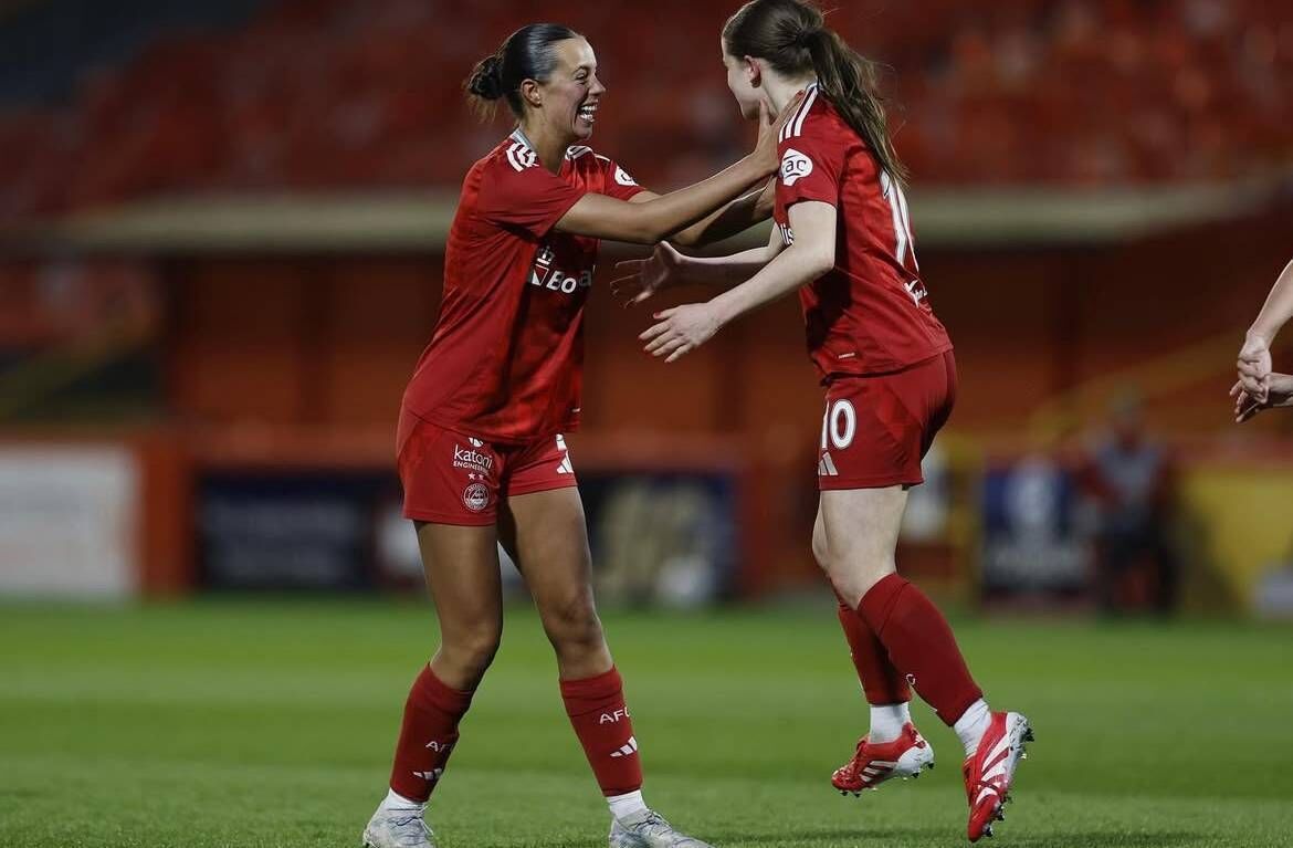 Alix Mendez (left) in action for Aberdeen.