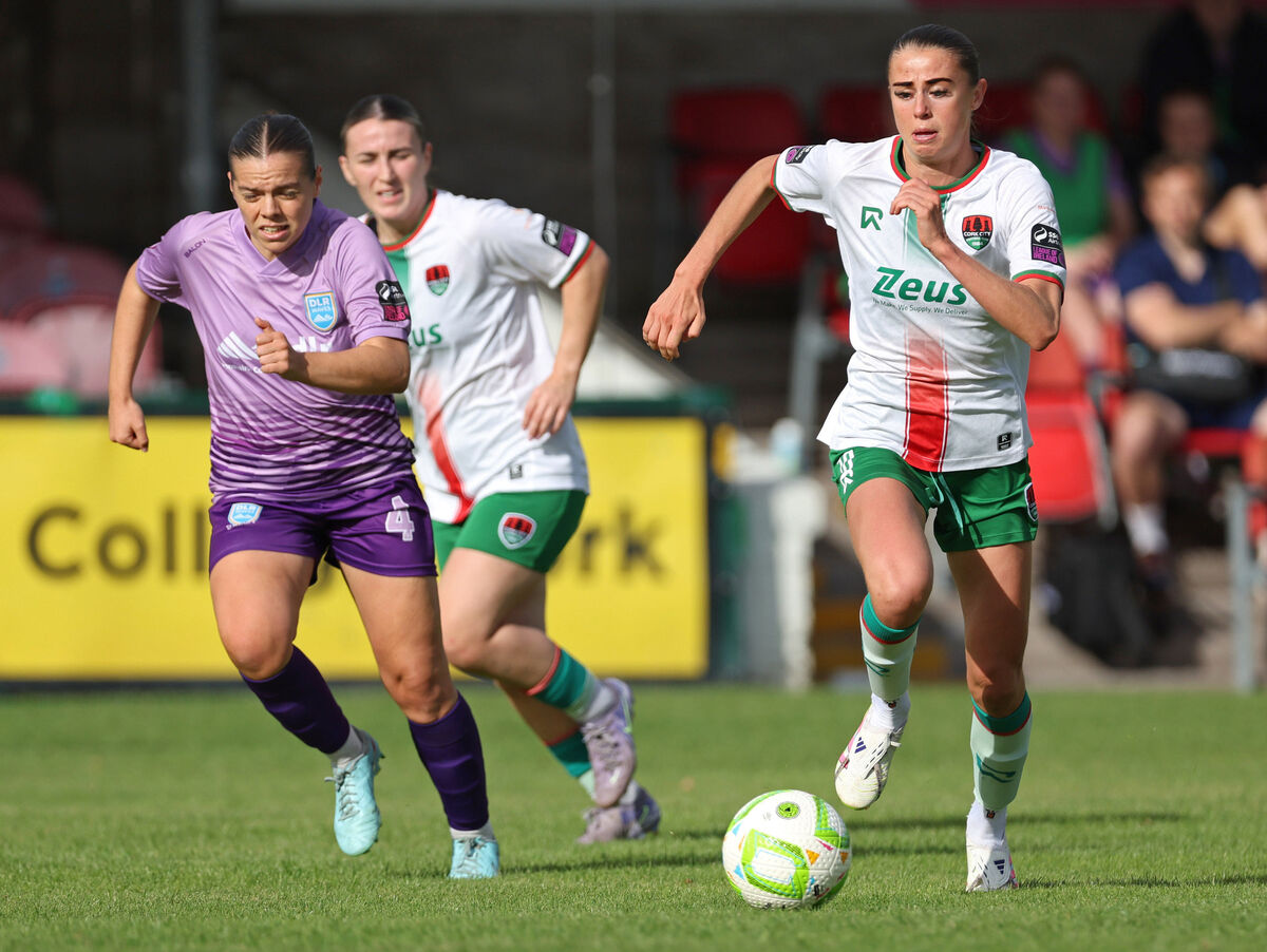  Eva Mangan, Cork City, breaks from Keelin Dodd, DLR Waves. Picture: Jim Coughlan.