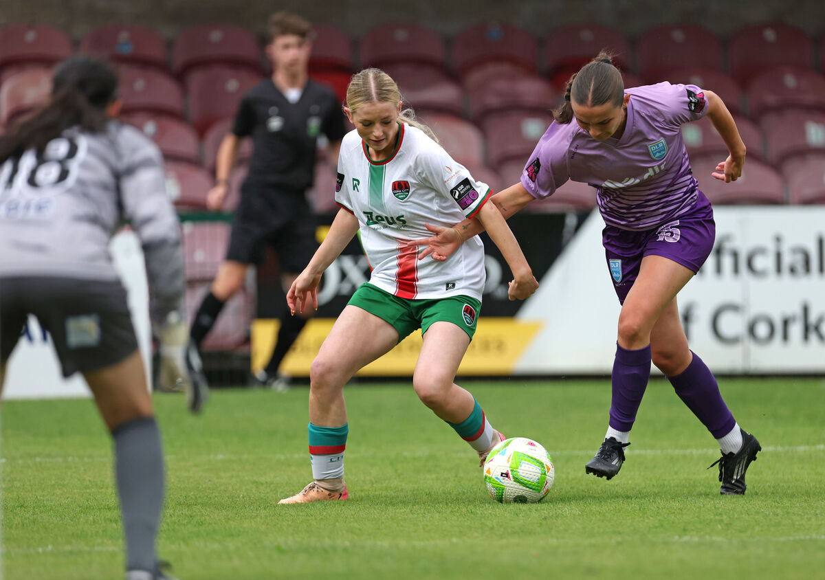  Amy McCarthy, Cork City, battling for possession with Cliodhna Donnolly, DLR Waves. Picture: Jim Coughlan.