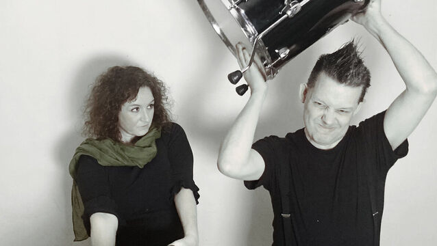 <p>
                <span class="contextmenu emphasis textWhite">usband and wife Carl Antony and Linda Plover are WASPS Vs HUMANS.</span>
            </p>