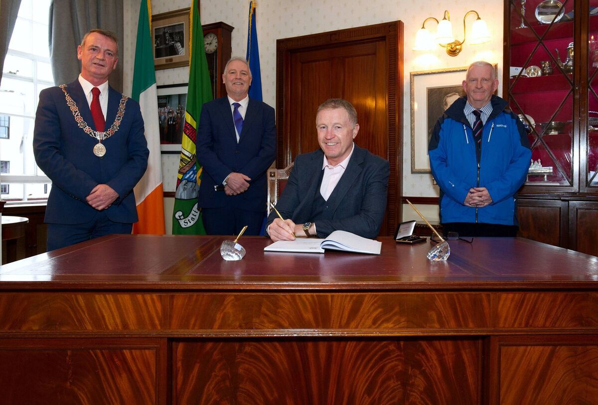 Steve Collins 25th Anniversary Tour &amp; Celebrations, Cork - Steve Collins pictured with then Deputy Lord Mayor Fergal Dennehy, Conal Thomas and Michael O’Brien on a visit to Cork City Hall to mark the 25th Anniversary of his defeat of Chris Eubank. This week marks the 30th Anniversary of his win in the second contest in Páirc Uí Chaoimh. Picture: Doug Minihane