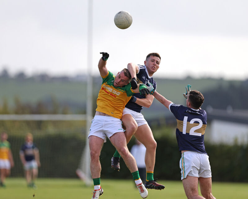  Kevin Cremin, Boherbue, battling Ruadan O'Currain and Laurence Asling, Kilmurry, at Clondrohid. Picture: Jim Coughlan.