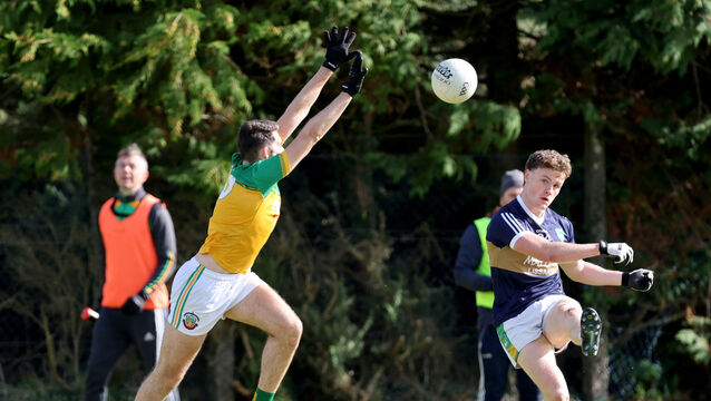 <p> Jack Daly, Boherbue, closes in as Liam Wall shoots for Kilmurry. Picture: Jim Coughlan.</p>