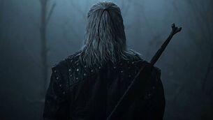 Liam Hemsworth unveils teaser of The Witcher during Alvarez-Crawford fight