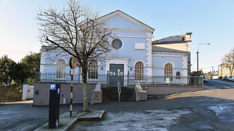 Man with 55 previous convictions smashed in window of rental car in Cork town