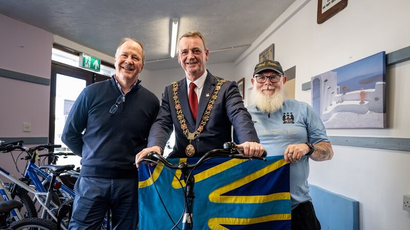 Cork Lord Mayor's got pedal power with gift of new bike
