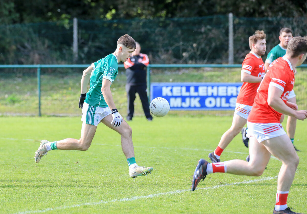  St Vincent's Kane Murphy solos out of defence. Picture: David Creedon
