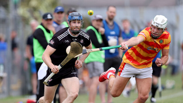 <p> Conor Lehane, Midleton, drives past Gearoid O'Donovan, Newcestown, at Páirc Uí Rinn. Picture: Jim Coughlan.</p>