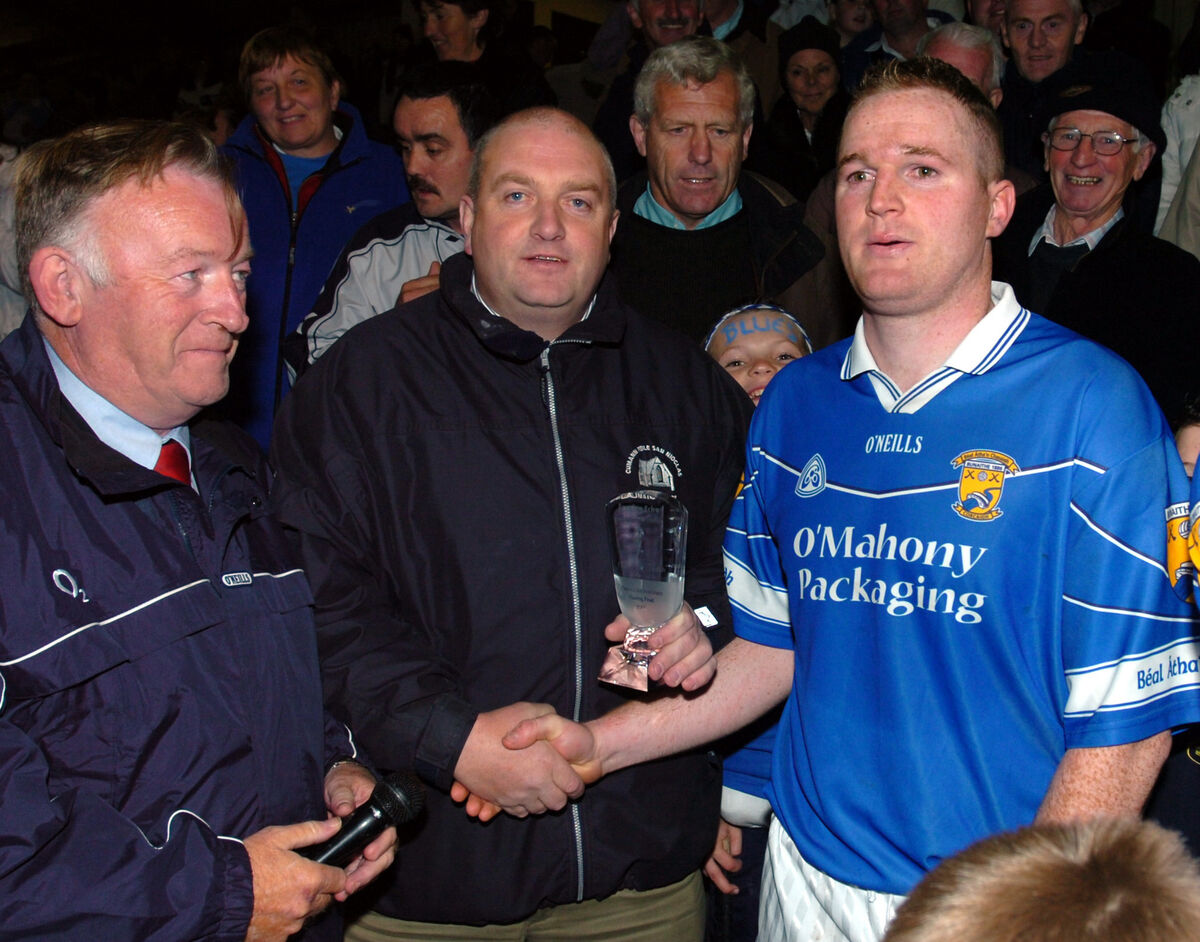 The Echo's Diarmuid O'Donovan presents the 'Player of the Match' award to Ballinhassig's Brendan Lombard after his side defeated Aghada in the PIHC final in 2005. Picture: Eddie O'Hare