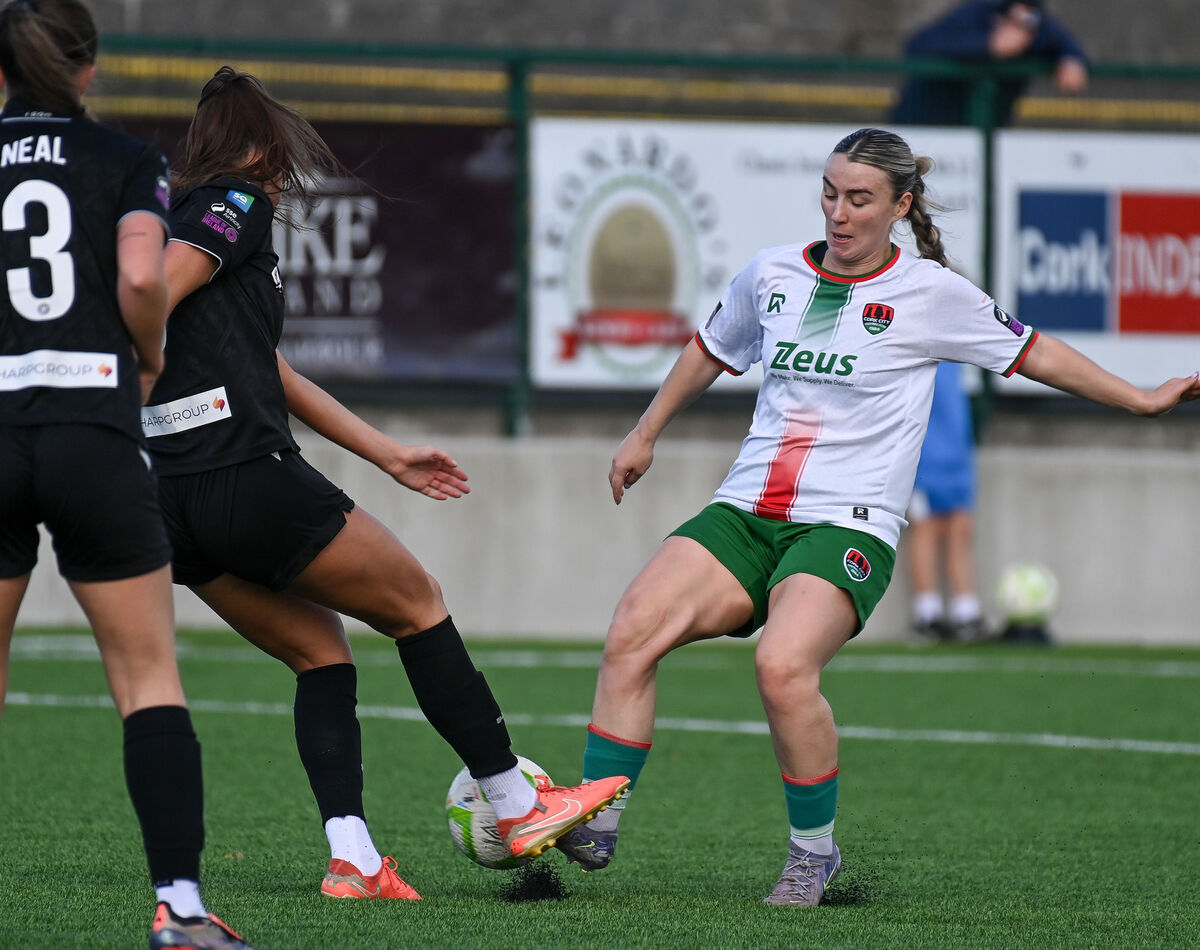  Cork City's Lauren Homan battles with Shamrock Rovers' Maria Reynolds during their SSE Airtricity Women's Premier Division clash played at St Colman's Park.
