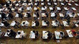 TOPSHOT-FRANCE-EDUCATION-EXAMINATION-BACCALAUREAT