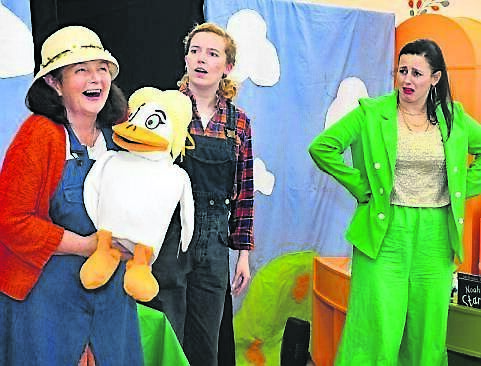 Linda O’Flaherty, Sinéad Crowley, and Niamh Ní Thuama in the bilingual play ‘Mamaí Gé’, Cois Laoí Production, at Carrigaline library as part of the recent Carrigaline Culture Night celebrations. Picture: Siobhán Russell
Linda O’Flaherty, Sinéad Crowley, and Niamh Ní Thuama in the bilingual play ‘Mamaí Gé’, Cois Laoí Production, at Carrigaline library as part of the recent Carrigaline Culture Night celebrations. Picture: Siobhán Russell