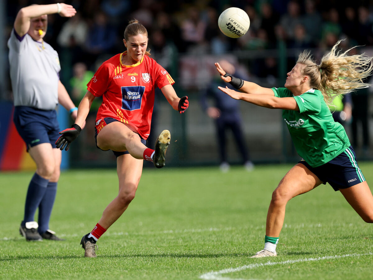 Shauna Cronin, Éire Óg, shoots from Maisie McRae, Aghada. Picture: Jim Coughlan.