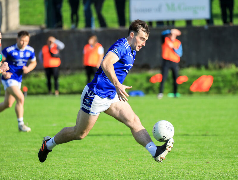 Naomh Abán's Darragh O'Leary solos upfield. Picture: David Creedon Naomh Abán's Darragh O'Leary solos upfield. Picture: David Creedon
