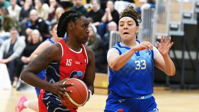 <p>Gurranbraher Credit Union Brunell's new American Brailyn Joseph takes on UCC Glanmire's new American Viane Cumber during the Domino's Women's Super League the Mardyke Arena. Picture; Eddie O'Hare</p>