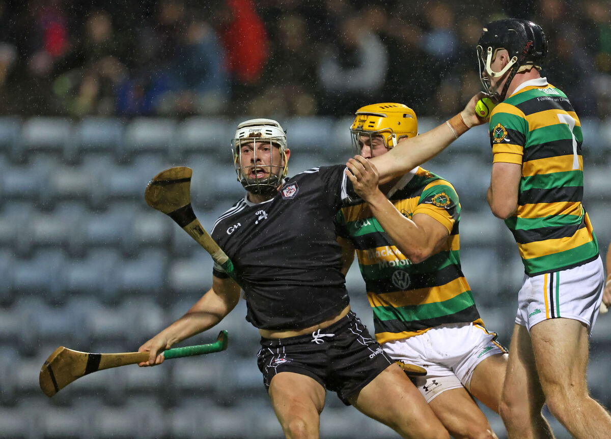  Micheál Mullins and Eoin Downey, Glen Rovers, tackling Cormac Beausang, Midleton. Picture: Jim Coughlan.