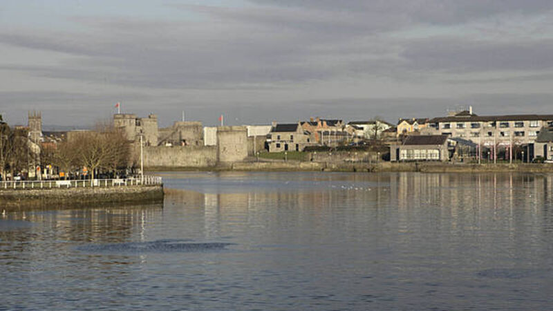 Suspected pipebomb thrown at house in Limerick city Suspected pipebomb thrown at house in Limerick city