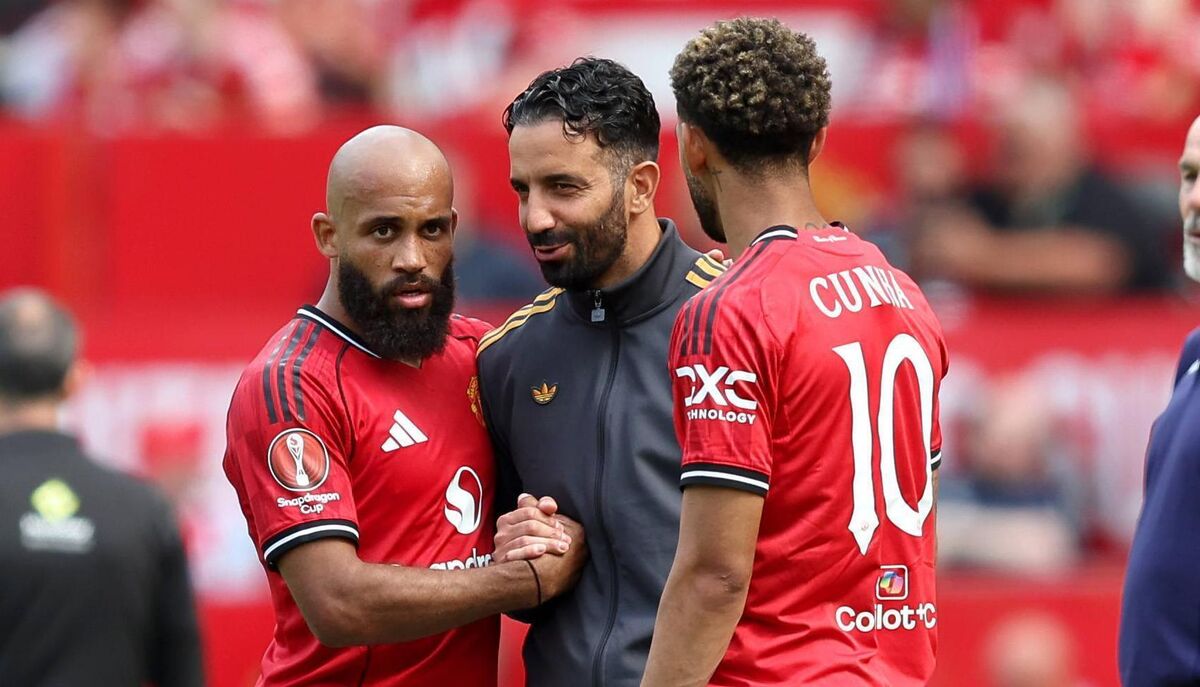 Bryan Mbeumo and Matheus Cunha of Manchester United interact with Ruben Amorim. Picture: Matt McNulty/Getty Images