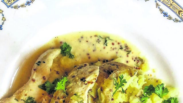 <p class="contextmenu internal_Caption">Di Curtin’s Double Mustard Creamy Chicken. Weekend Foodie</p>