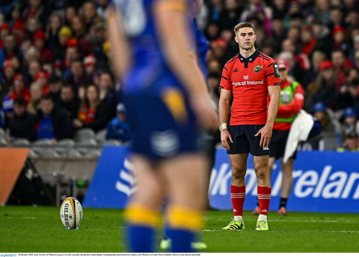 Jack Crowley of Munster prepares to kick a penalty at Croke Park. Picture: Sam Barnes/Sportsfile