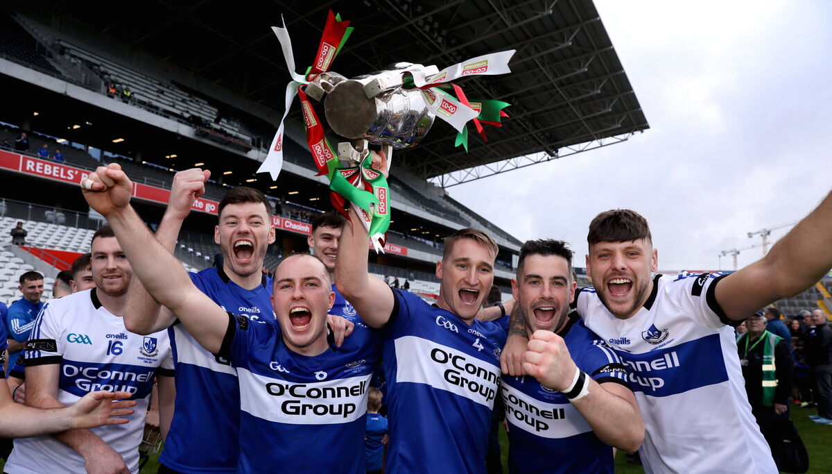 Sarsfields players celebrate with the Sean Óg Murphy cup after the Cork County Senior Club Hurling Championship final match between Sarsfields and Midleton at SuperValu Páirc Uí Chaoimh in Cork. Photo by Michael P Ryan/Sportsfile