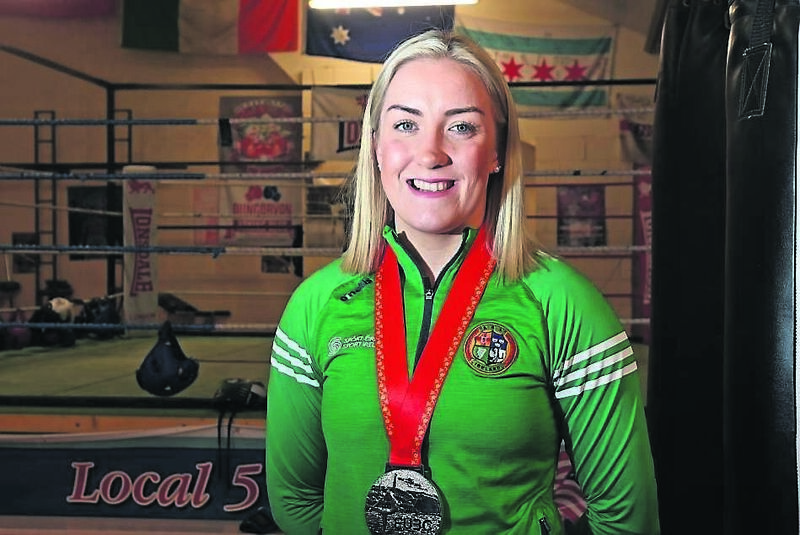 Tá tús buach curtha ag Christina Desmond lena shaolré ag dornálaíocht go gairmiúil. Tá tús buach curtha ag Christina Desmond lena shaolré ag dornálaíocht go gairmiúil.