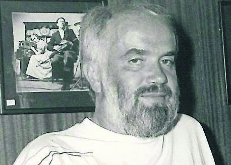 Tá Éigse Dhiarmuidín á reáchtáil I gCúil Aodha le breis is 30 bliain chun omós a thabhairt do Dhiarmuid Ó Suilleabháin a cailleadh i dtaisme gluaisteáin i 1991. Tá Éigse Dhiarmuidín á reáchtáil I gCúil Aodha le breis is 30 bliain chun omós a thabhairt do Dhiarmuid Ó Suilleabháin a cailleadh i dtaisme gluaisteáin i 1991.