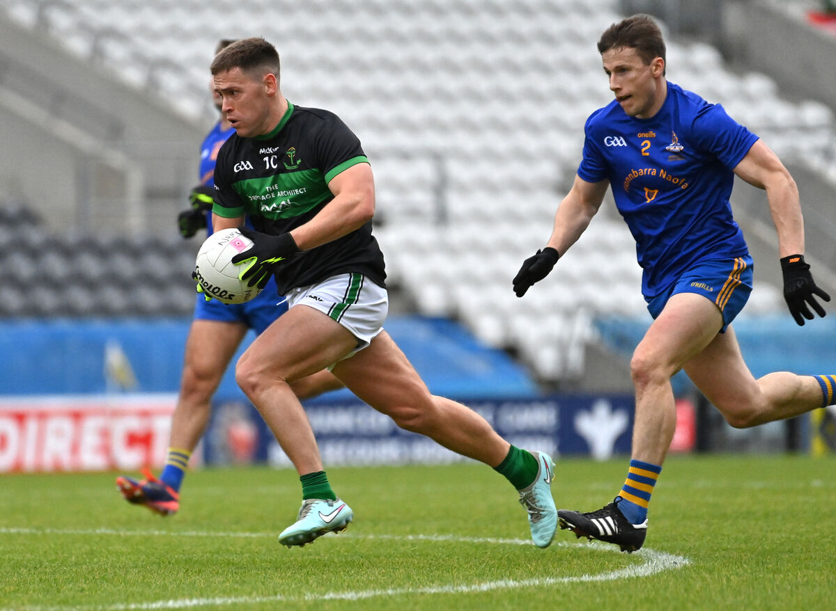 Kevin O'Donovan, Nemo Rangers, under pressure from Billy Hennessy of St Finbarr's. Picture: Dan Linehan  Kevin O'Donovan, Nemo Rangers, under pressure from Billy Hennessy of St Finbarr's. Picture: Dan Linehan