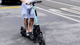 81465639 E-scooters use