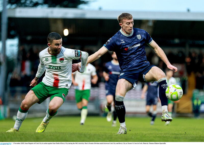 Sean Maguire of Cork City in action against Sam Todd of Derry City. Photo by Thomas Flinkow/Sportsfile