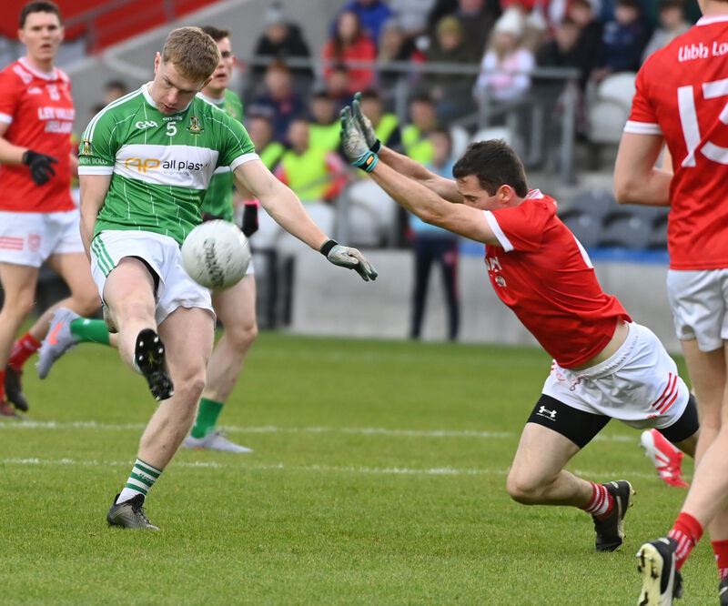 Aghabullogue's Paul Ring shoots from Uibh Laoire's Seán O'Leary. Picture: Eddie O'Hare Aghabullogue's Paul Ring shoots from Uibh Laoire's Seán O'Leary. Picture: Eddie O'Hare