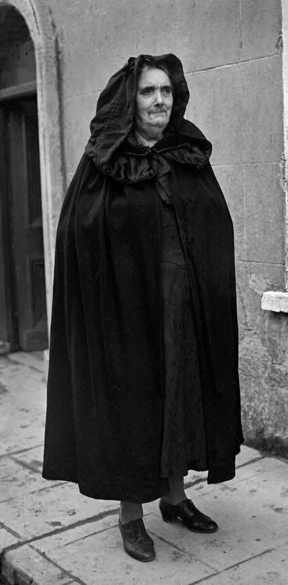 A woman pictured in a traditional West Cork cloak at Watergate Street, Bandon, in November, 1946. “An emblem of matronly dignity,” says Jo Kerrigan A woman pictured in a traditional West Cork cloak at Watergate Street, Bandon, in November, 1946. “An emblem of matronly dignity,” says Jo Kerrigan