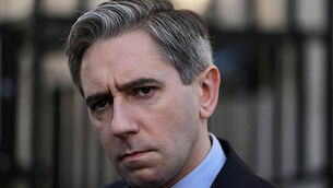 82195841 Cabinet meeting