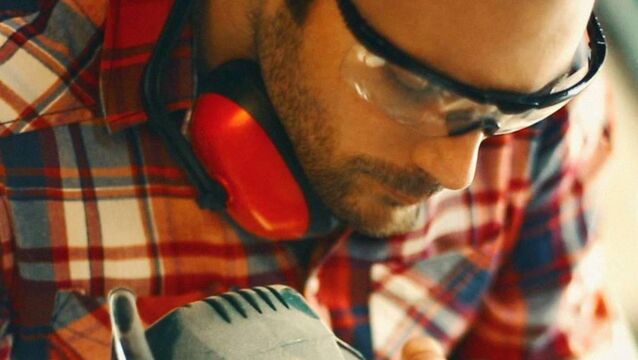 <p class="contextmenu internal_Caption">Trevor Laffan’s father made him a wonderful teak front door, while Trevor even botched a simple paint job at his home! </p>