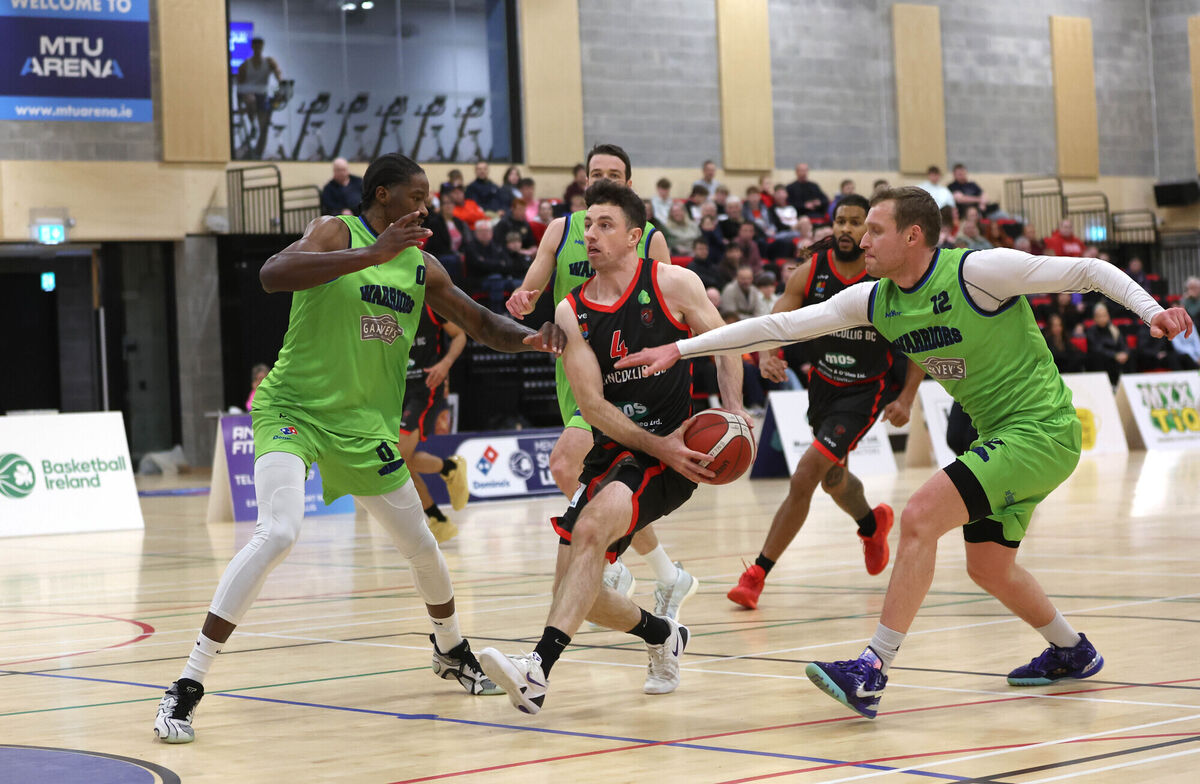  Adrian O'Sullivan, Ballincollig, takes on Irshaad Hunte and Daniel Jokubaitis, Tralee. Picture: Jim Coughlan.
