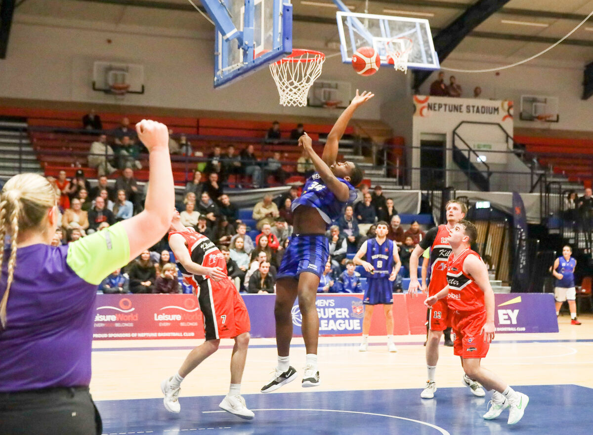 Neptune's Pharrell Osagie drives to the rim. Picture: David Creedon Neptune's Pharrell Osagie drives to the rim. Picture: David Creedon