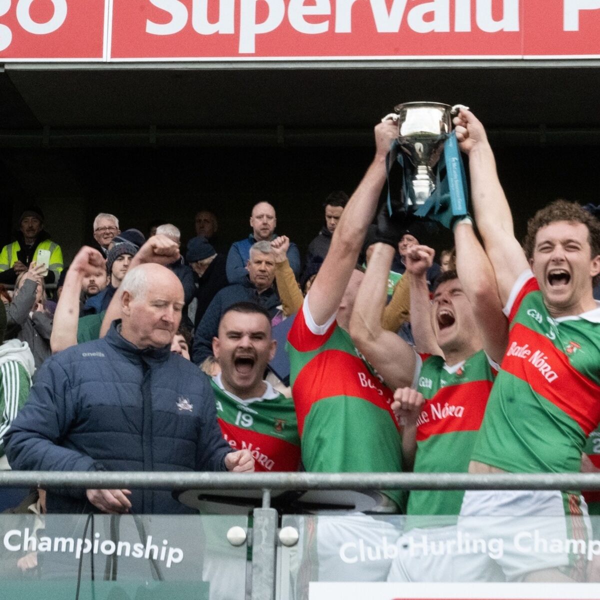 Ballinora Conquista Título Épico do IAFC Após Jogo Inesquecível Contra Ilen Rovers!