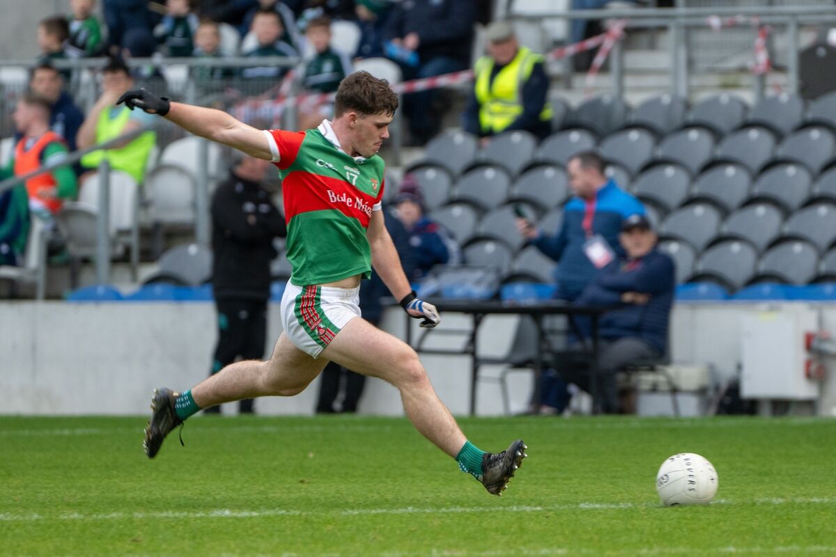 Ballinora’s Shane Kingston slots over a 45. Picture: Chani Anderson Ballinora’s Shane Kingston slots over a 45. Picture: Chani Anderson